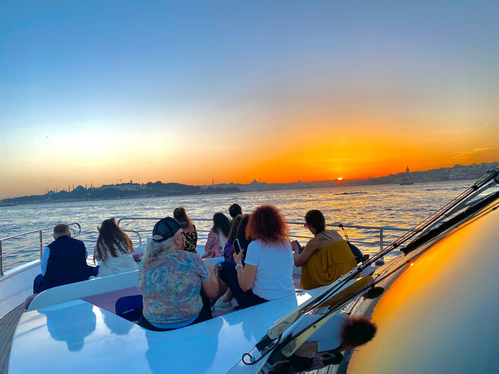 Istanbul Bosphorus Sunset Cruise – Snacks & Drinks